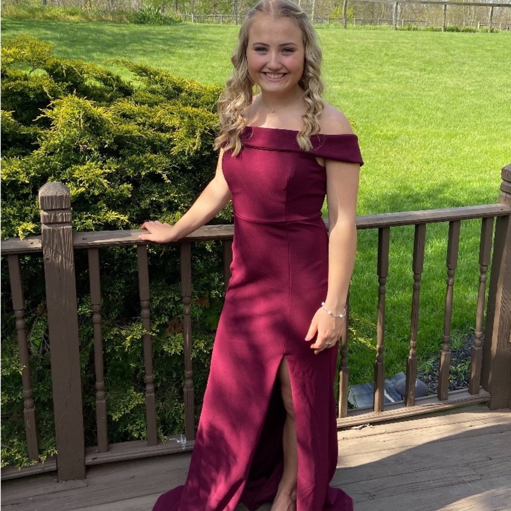 Beautiful Maroon Dress!! Only worn for pictures!!